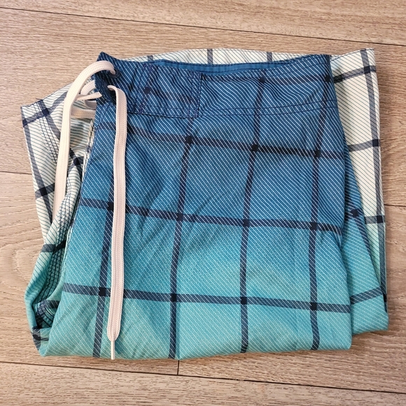 2 Pair Swimtrunks - Picture 8 of 15